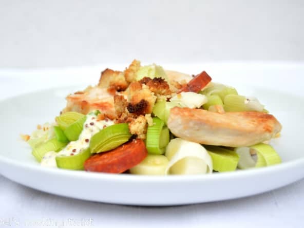 Crumble de poireaux et poulet à la moutarde à l’ancienne