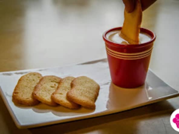 Langues de chat à la vanille à croquer avec vos desserts