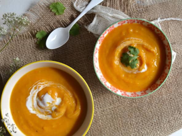 Velouté crémeux de patates douces et carottes au lait de coco et épices