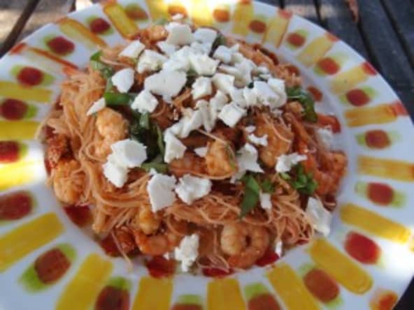 Vermicelles de riz aux crevettes et à la féta
