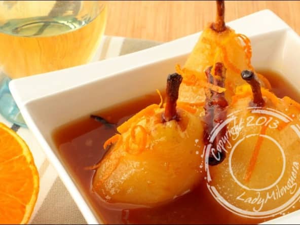 Poires pochées au muscat épicé