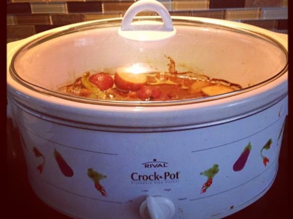 Potée au lapin, saucisses fumées, légumes