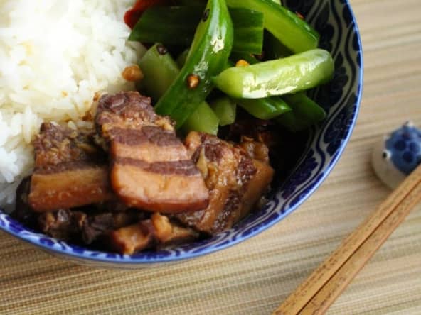 Lard mijoté à l'ail et aux longans