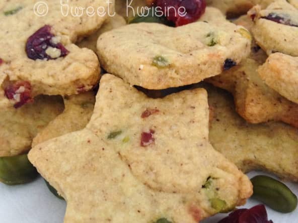 Les biscuits de Noël aux pistaches et cranberries