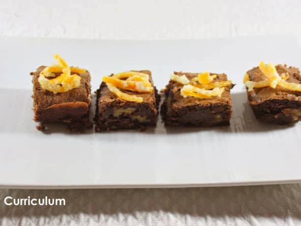 Brownies chocolat noir, noix et écorces d'oranges confites