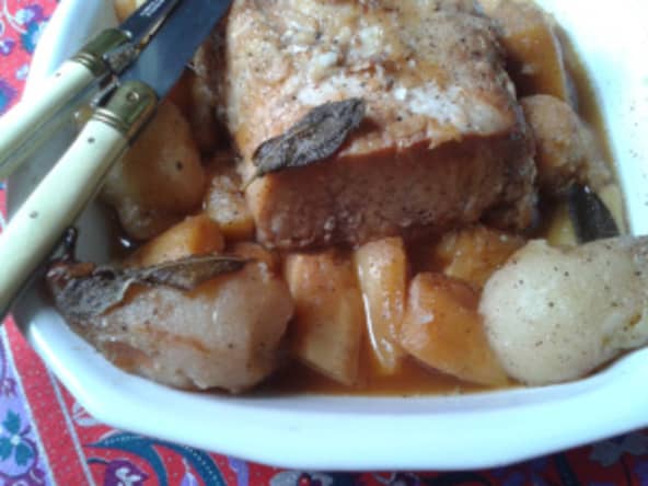 Carré de porc confit au miel et aux épices, panais et poires