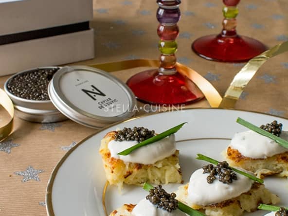 Toasts de galette de pommes de terre, crème aigre et caviar