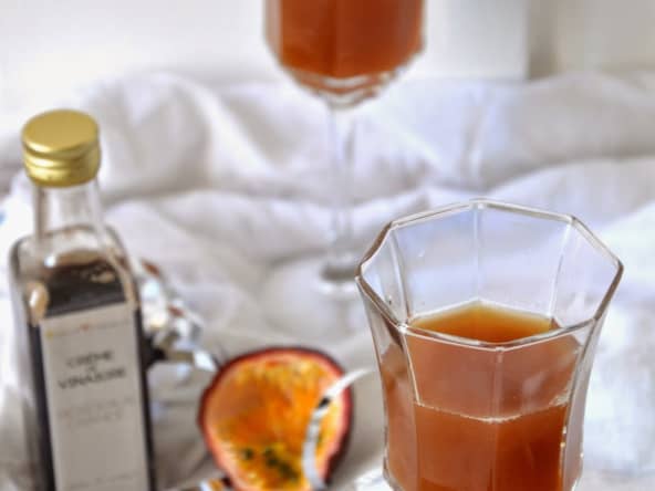 Cocktail Pomme, Fruits de la Passion et Crème de Vinaigre à l'Orange