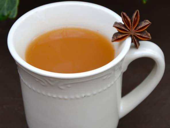 Réconfortant jus de pommes chaud aux épices