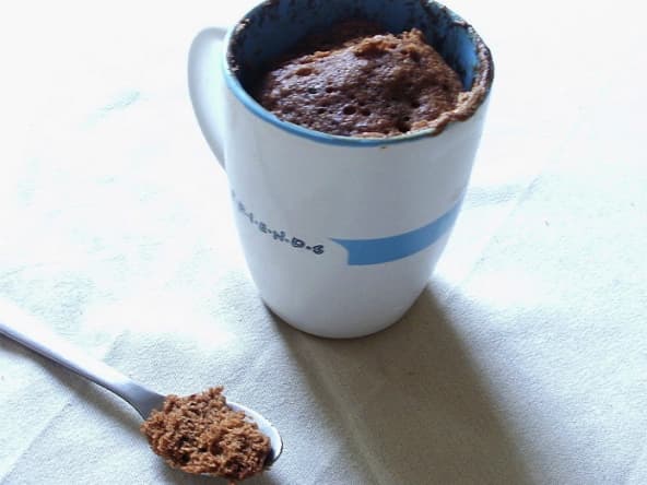 Mug cake au Nutella sans beurre et sans sucre aujouté