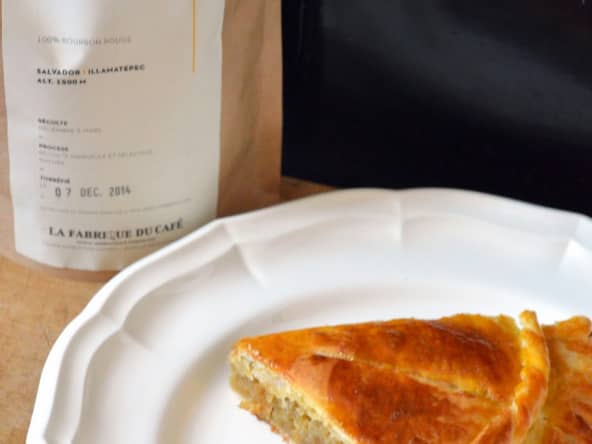 Galette des rois à la crème d'amande parfumée au café et aux délicates écorces d'orange confites