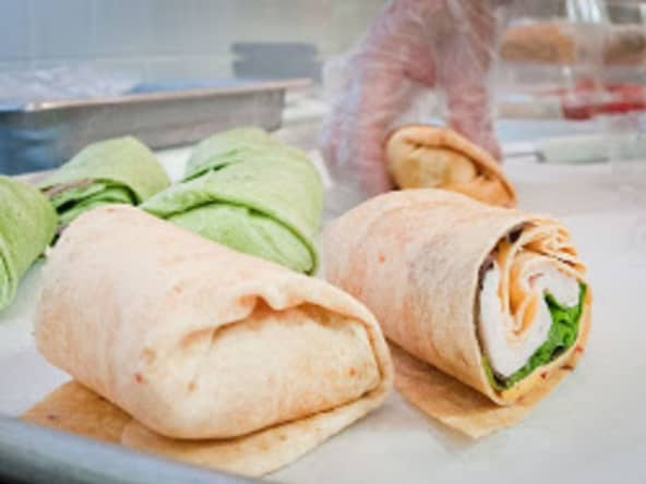 Wrap de laitue au poulet et légumes