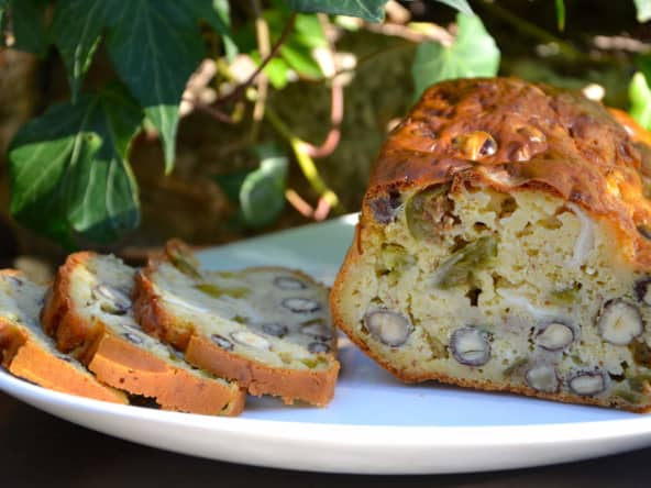 Cake aux figues, noisettes et chèvre