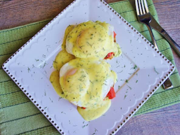 Oeufs farcis au salpicon de saumon et d'écrevisses