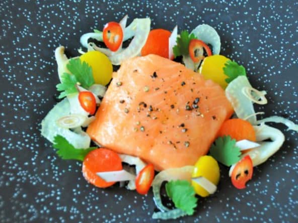 Une Nage de saumon au lait de coco et citron vert