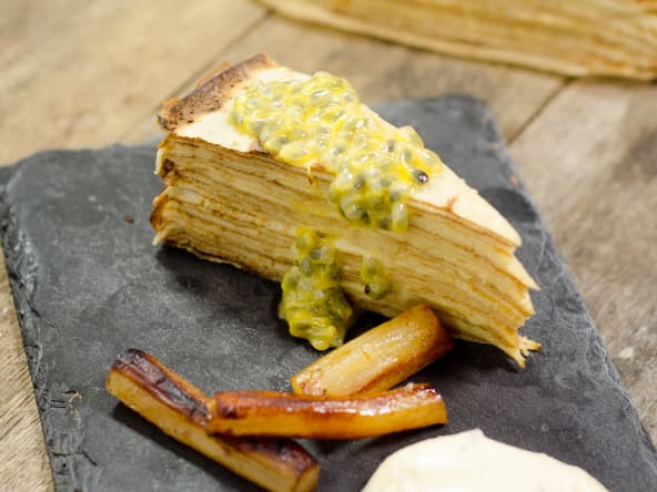 Gâteau de crêpes au muscovado et rhum, salsifis caramélisés