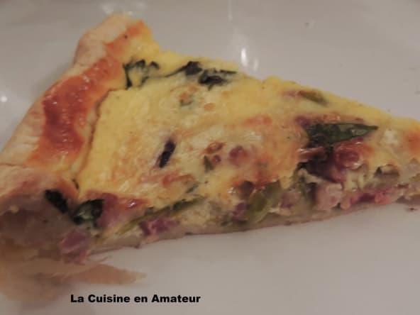 Quiche aux légumes, fromage et lardons
