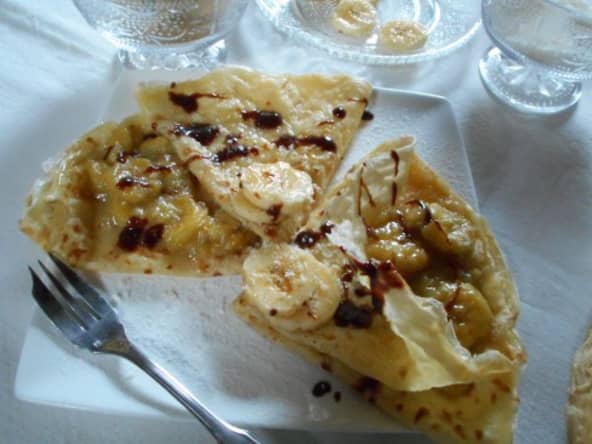 Crêpes fourrées mascarpone, marmelade de bananes, sauce au chocolat