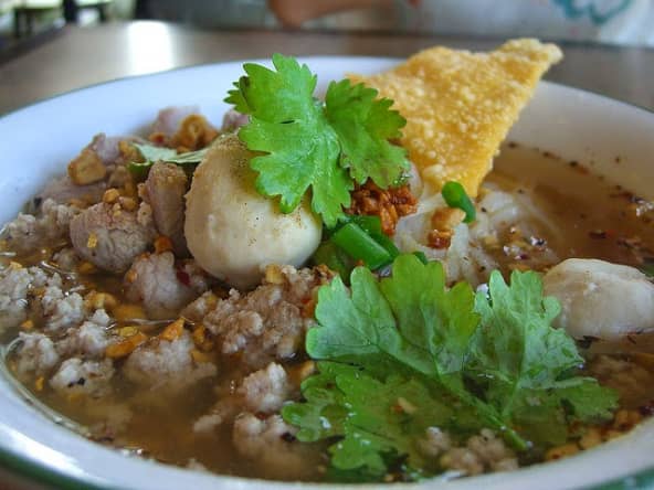 Boulettes de riz gluant farcies au porc très populaires pour le nouvel an chinois