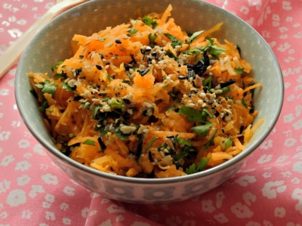 Courge et carotte râpées au gomasio de graines et spiruline