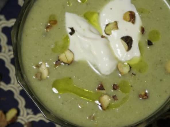 Soupe brocolis, pistache et cardamome