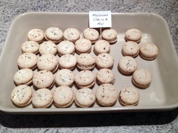 Macarons apéritifs au fromage de chèvre et au miel