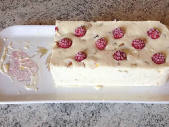 Nougat glacé aux amandes et fruits confits