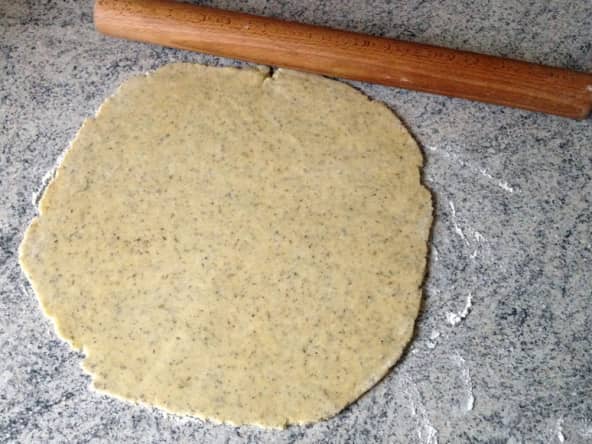 Pâte brisée salée nature, aux herbes, aux épices