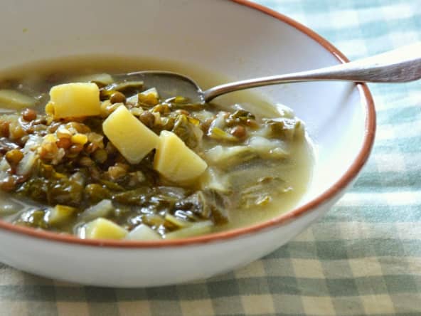 Soupe libanaise aux lentilles, pommes de terre et blettes