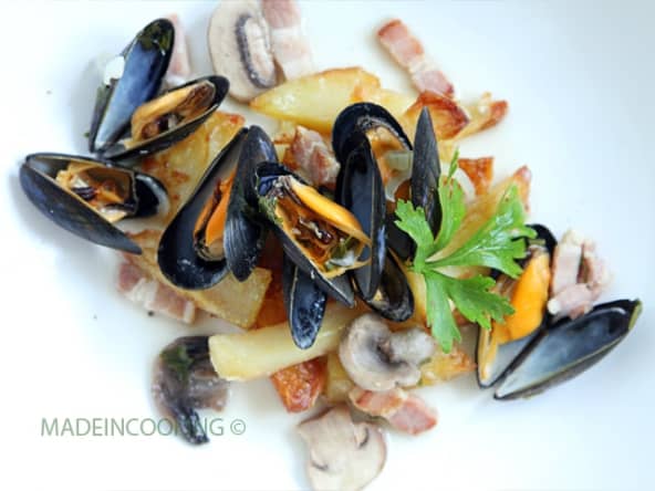 Moules grand-mère comme en Charente, avec lardons et champignons