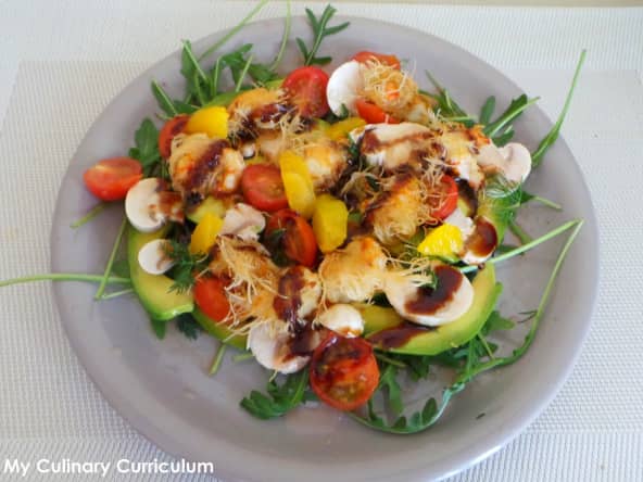 Salade composée avocats et langoustines en kadaif