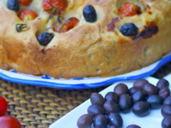Focaccia, olives, tomates cerise