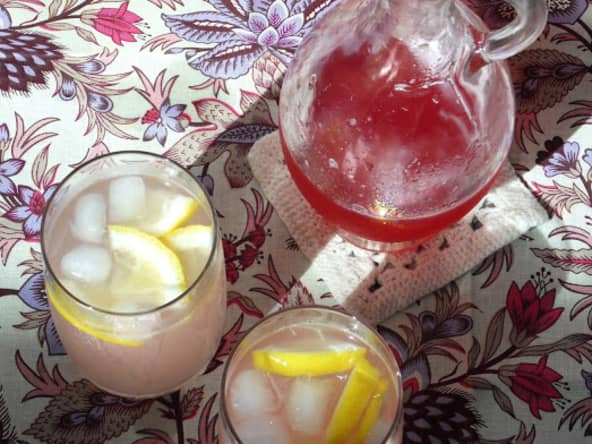 Sirop de rhubarbe maison pour boissons rafraîchissantes 