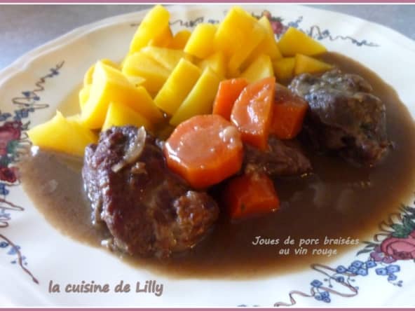 Cuisine de bistrot : Joues de porc braisées au vin rouge