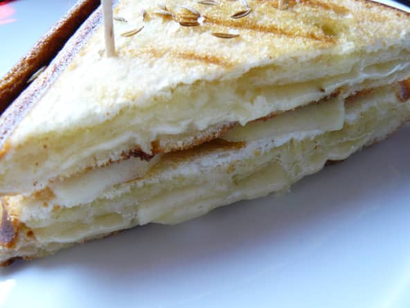 Croque monsieur original poire parmesan
