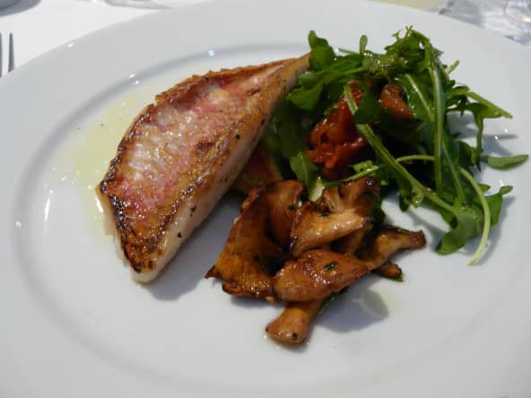 Filet de rouget sur assiette
