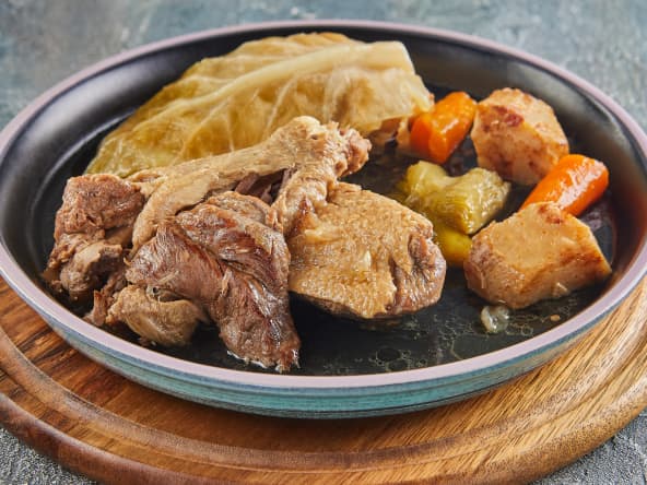 Pot-au-feu de canard sur assiette