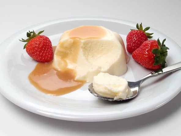 Crème Bavaroise fraise et sauce caramel