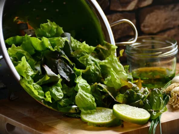 Salade verte, huile d'olive et citron