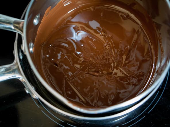Tempérage du chocolat dans un russe