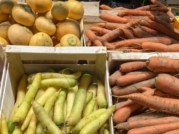 Fruits et légumes anciens sur le marché