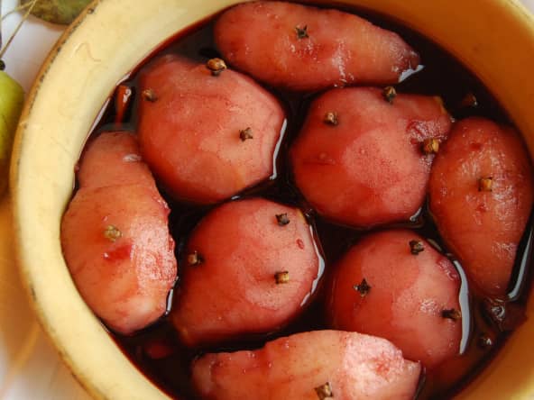 Brouet et poires pochées au vin