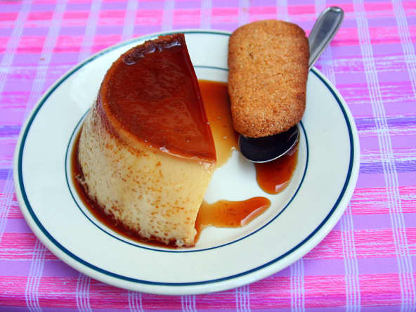 Flan au caramel et langue de chat