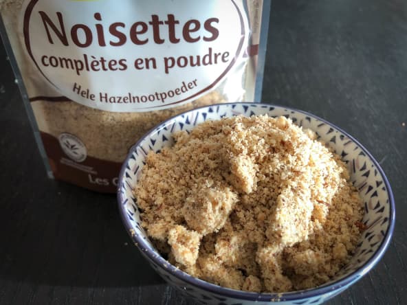 Poudre de noisettes complètes