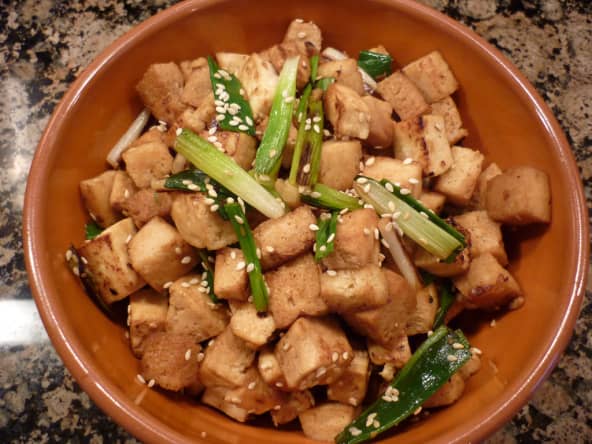 Tofu frit et oignons verts