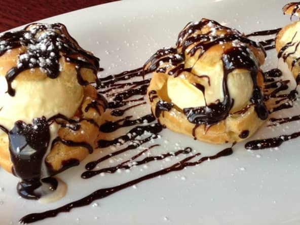 Profiteroles sur assiette