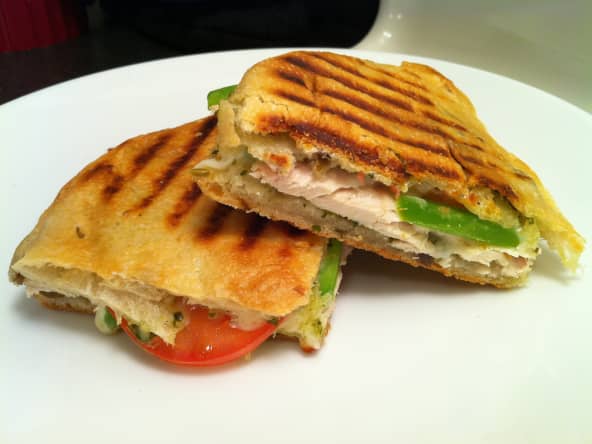 Deux pananies sur une assiette