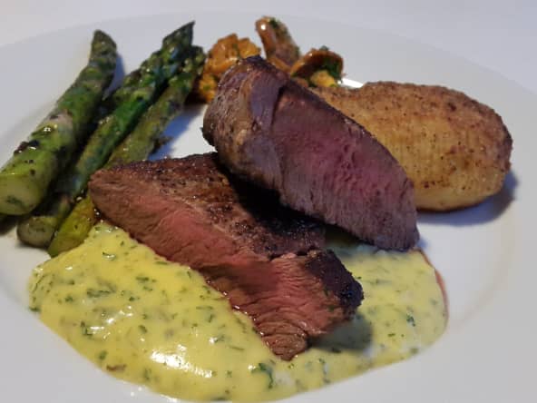 Boeuf sauce béarnaise et asperges vertes