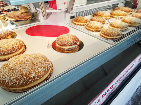 Etal de tartes tropéziennes