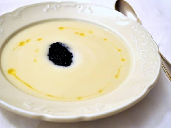 Soupe de topinambours, huile de noix et oeufs de lump